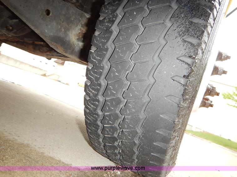 image for item J3998 2002 Ford 801 Diamond Coach transit bus