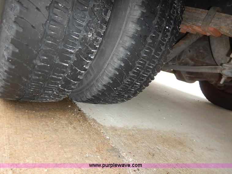 image for item J3998 2002 Ford 801 Diamond Coach transit bus