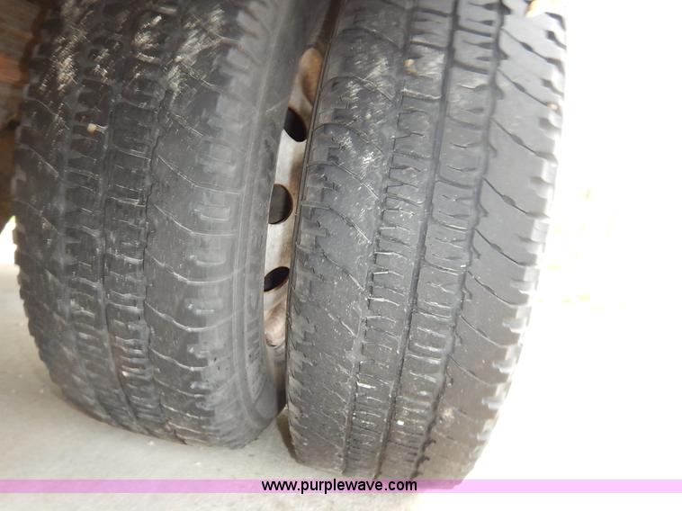 image for item J3998 2002 Ford 801 Diamond Coach transit bus