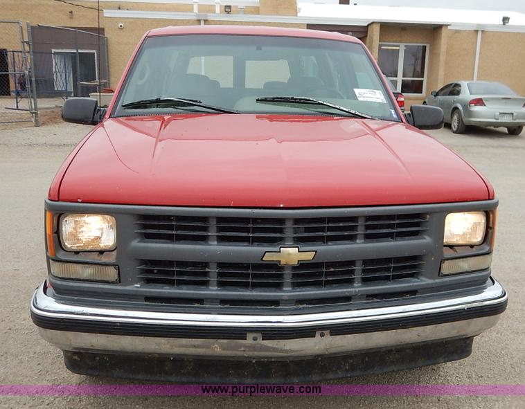 image for item J3999 1996 Chevrolet Suburban C1500 SUV