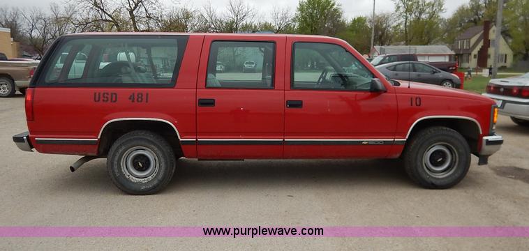 image for item J3999 1996 Chevrolet Suburban C1500 SUV