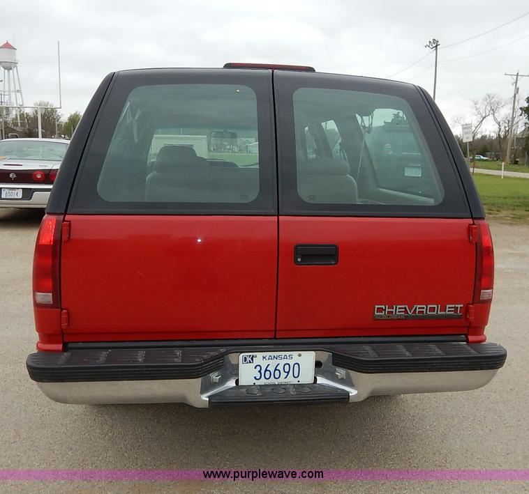 image for item J3999 1996 Chevrolet Suburban C1500 SUV