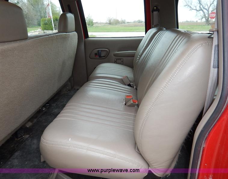 image for item J3999 1996 Chevrolet Suburban C1500 SUV