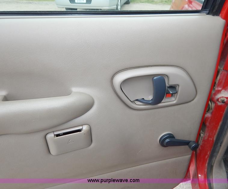 image for item J3999 1996 Chevrolet Suburban C1500 SUV