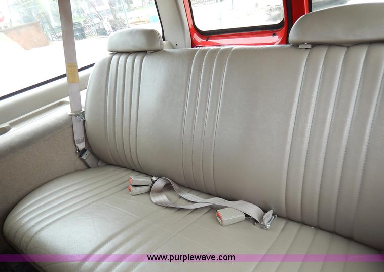 image for item J3999 1996 Chevrolet Suburban C1500 SUV