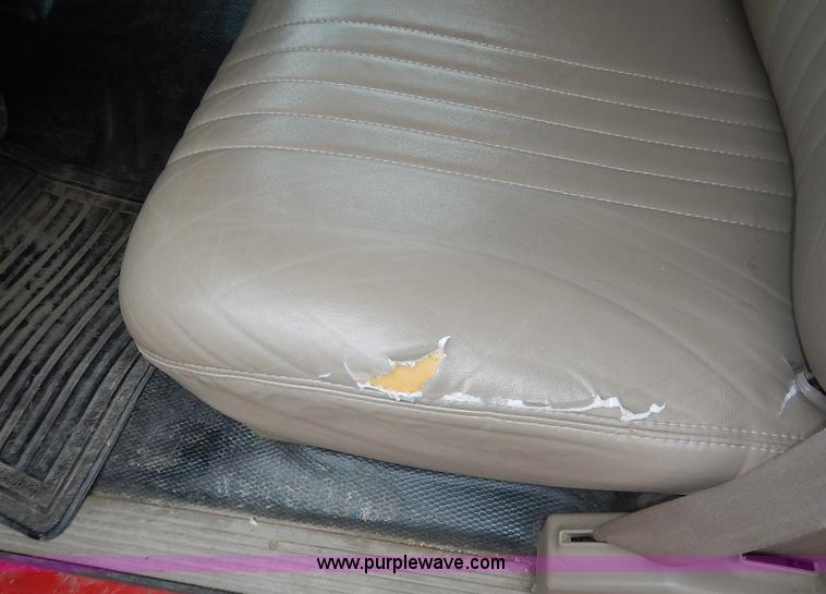 image for item J3999 1996 Chevrolet Suburban C1500 SUV