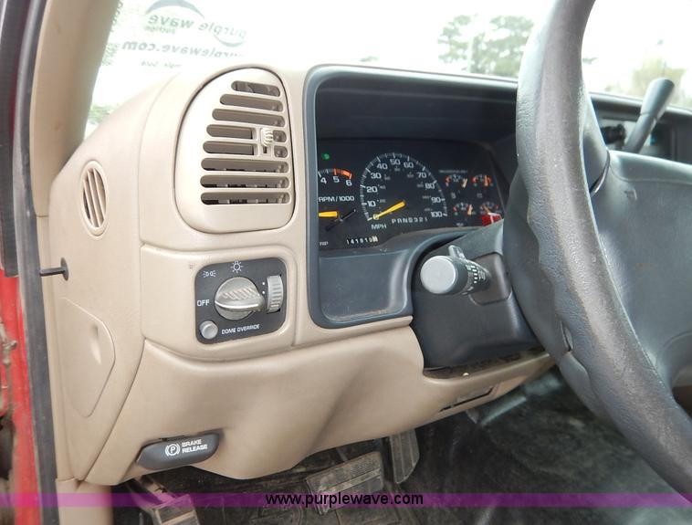 image for item J3999 1996 Chevrolet Suburban C1500 SUV