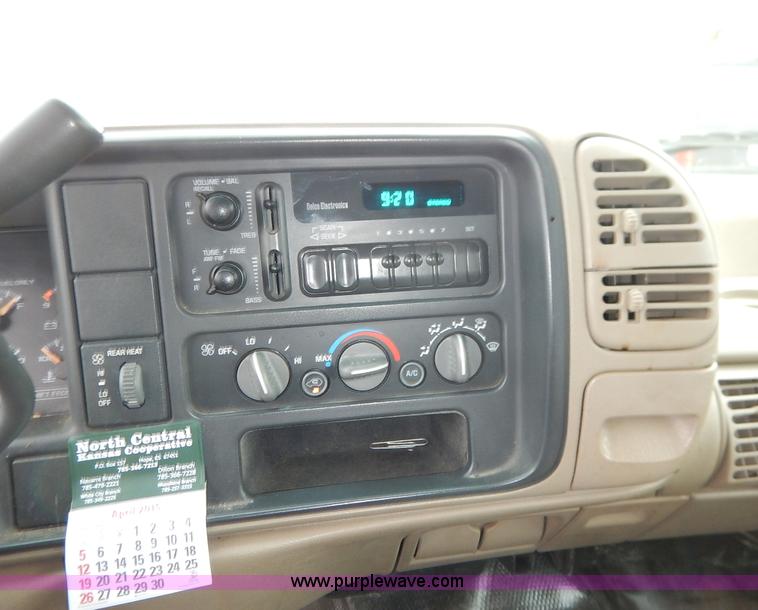 image for item J3999 1996 Chevrolet Suburban C1500 SUV