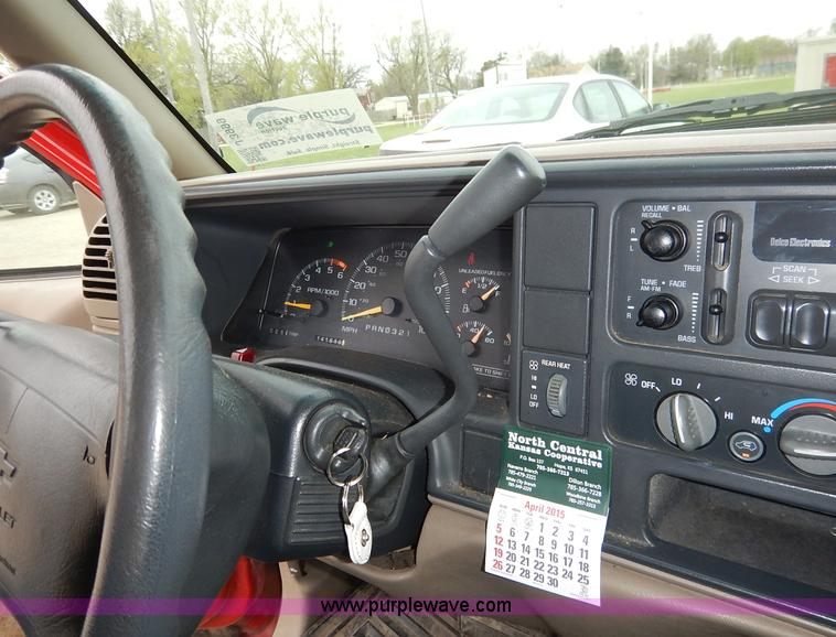 image for item J3999 1996 Chevrolet Suburban C1500 SUV