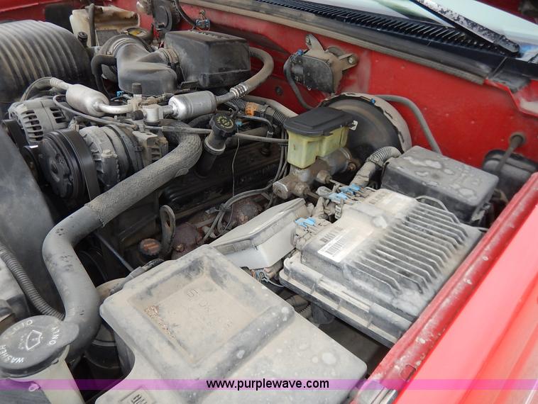 image for item J3999 1996 Chevrolet Suburban C1500 SUV