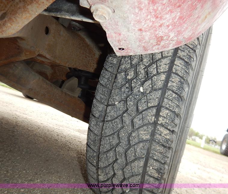 image for item J3999 1996 Chevrolet Suburban C1500 SUV