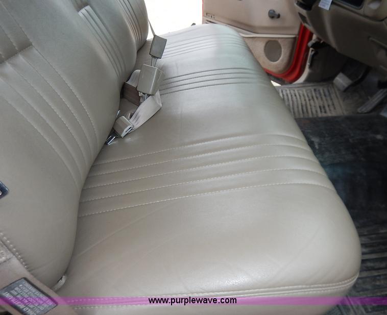 image for item J3999 1996 Chevrolet Suburban C1500 SUV