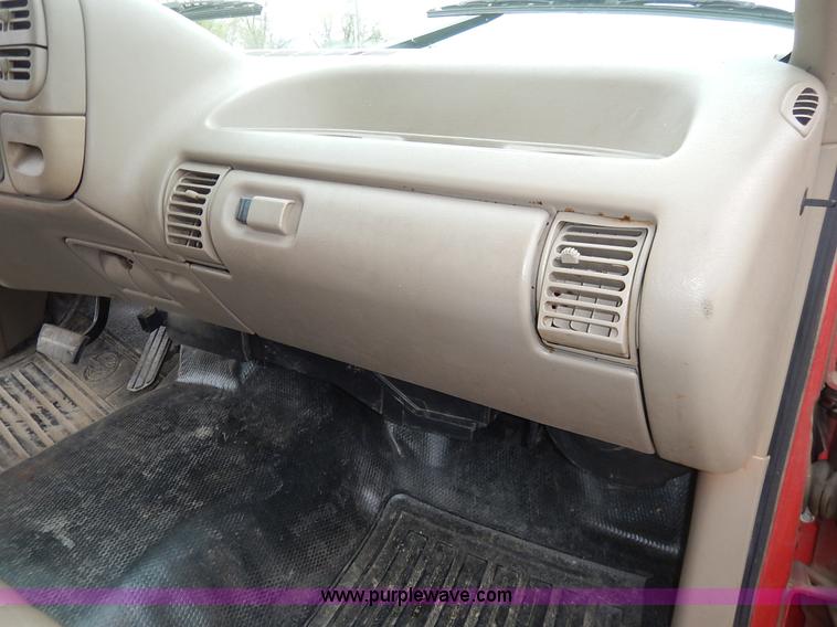 image for item J3999 1996 Chevrolet Suburban C1500 SUV