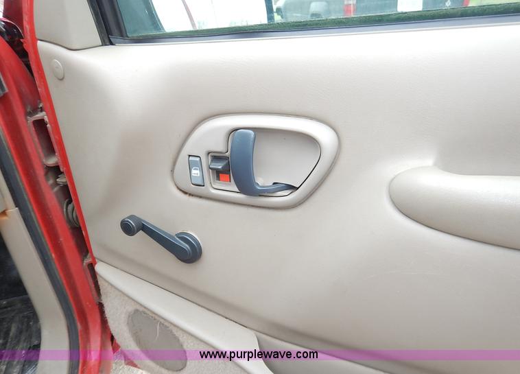 image for item J3999 1996 Chevrolet Suburban C1500 SUV