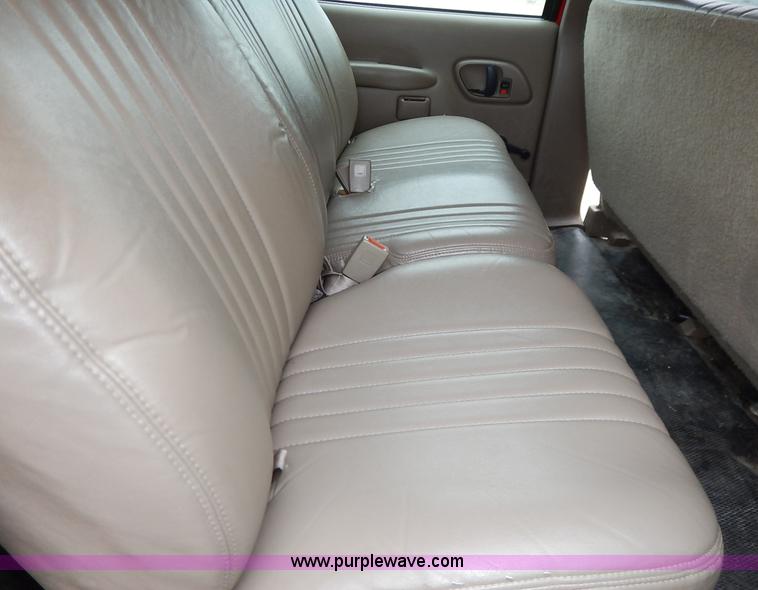 image for item J3999 1996 Chevrolet Suburban C1500 SUV