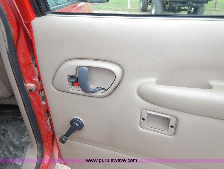 image for item J3999 1996 Chevrolet Suburban C1500 SUV