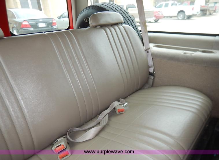 image for item J3999 1996 Chevrolet Suburban C1500 SUV