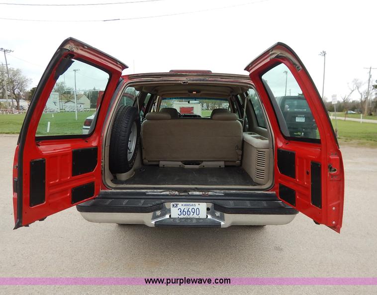 image for item J3999 1996 Chevrolet Suburban C1500 SUV