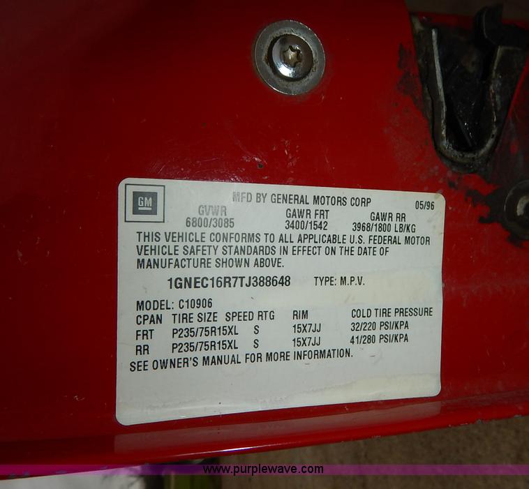 image for item J3999 1996 Chevrolet Suburban C1500 SUV