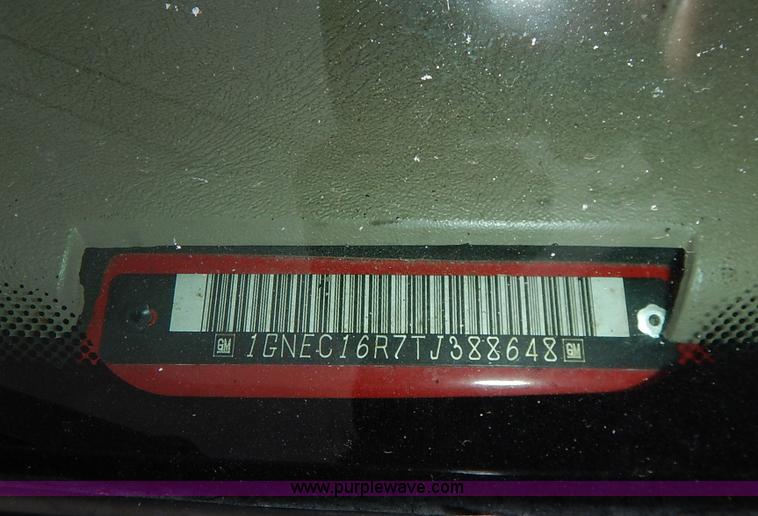 image for item J3999 1996 Chevrolet Suburban C1500 SUV