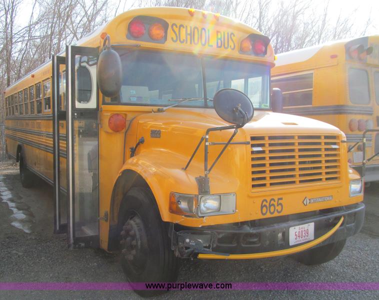 image for item K5517 2003 International 3800 Blue Bird school bus