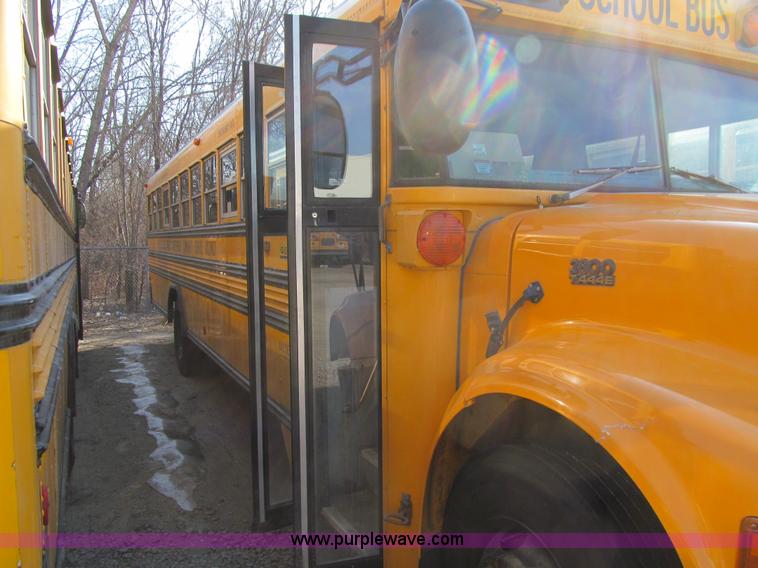 image for item K5517 2003 International 3800 Blue Bird school bus