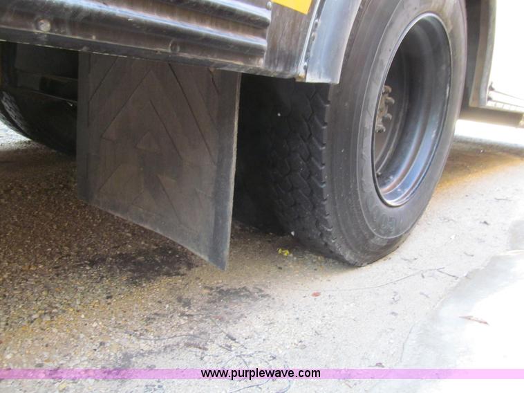 image for item K5517 2003 International 3800 Blue Bird school bus