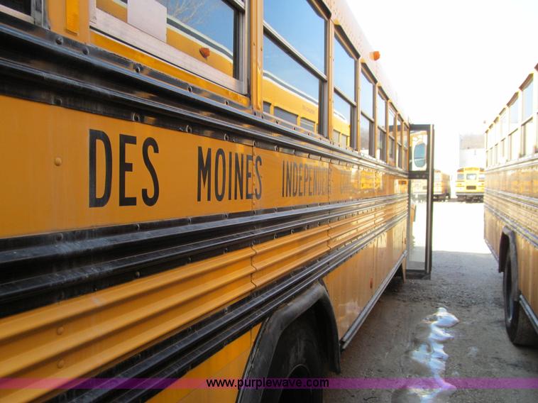 image for item K5517 2003 International 3800 Blue Bird school bus