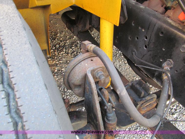 image for item K5517 2003 International 3800 Blue Bird school bus