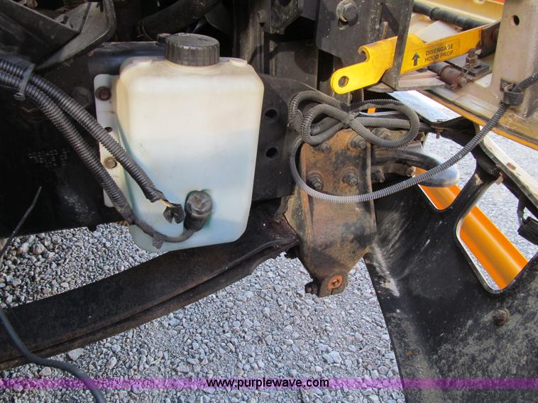 image for item K5517 2003 International 3800 Blue Bird school bus