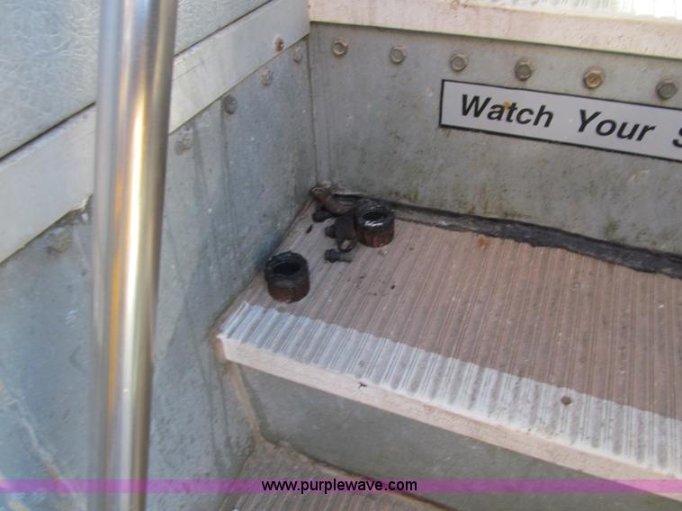 image for item K5517 2003 International 3800 Blue Bird school bus