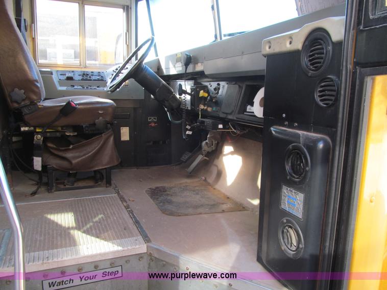 image for item K5517 2003 International 3800 Blue Bird school bus