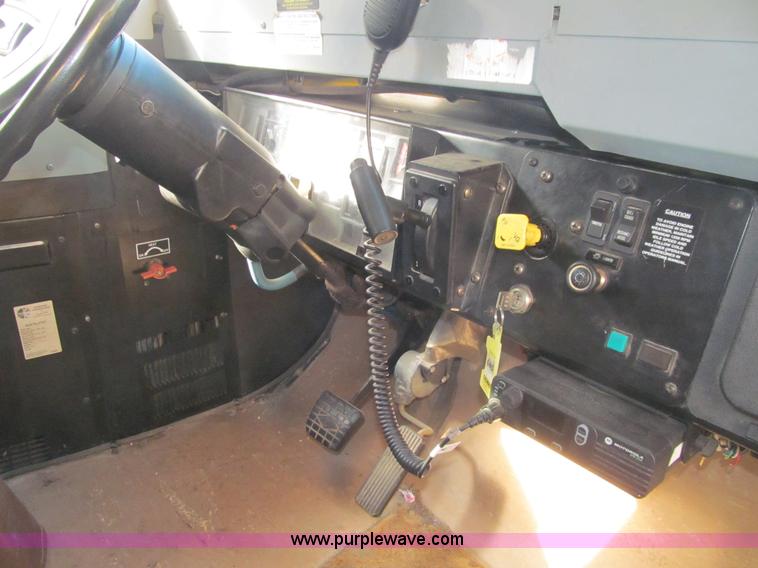 image for item K5517 2003 International 3800 Blue Bird school bus