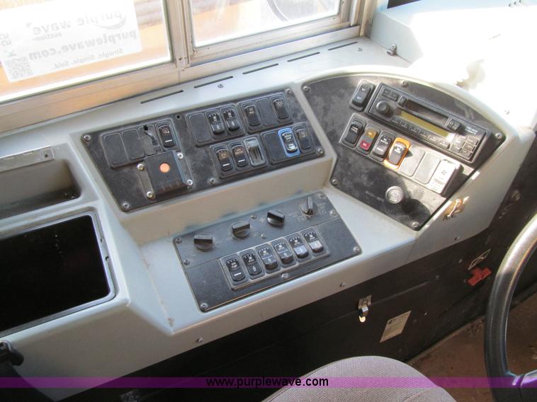 image for item K5517 2003 International 3800 Blue Bird school bus