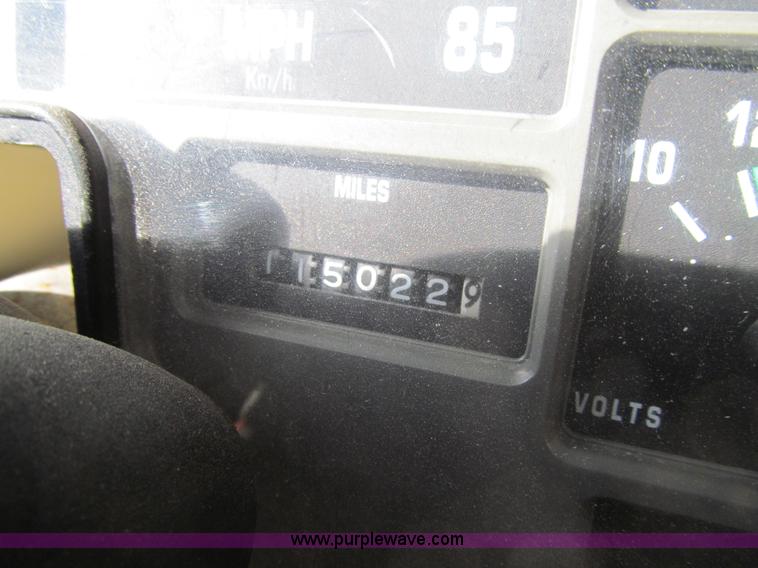 image for item K5517 2003 International 3800 Blue Bird school bus