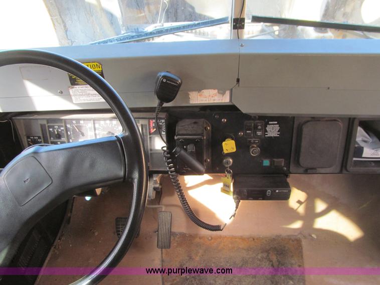 image for item K5517 2003 International 3800 Blue Bird school bus