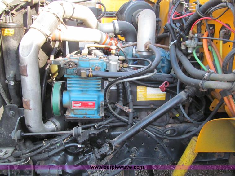 image for item K5517 2003 International 3800 Blue Bird school bus