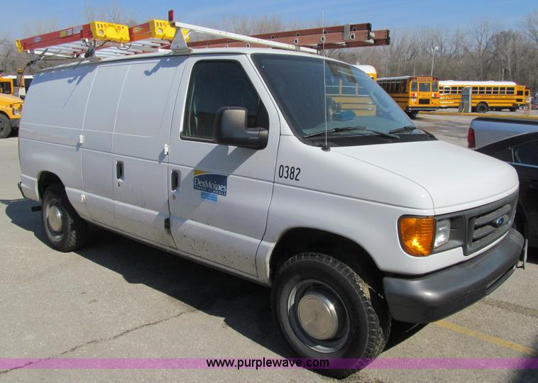 image for item K5518 2003 Ford E250 van