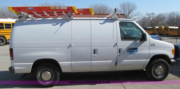 image for item K5518 2003 Ford E250 van