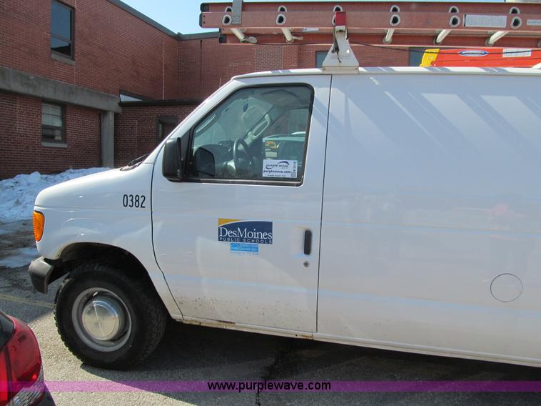 image for item K5518 2003 Ford E250 van