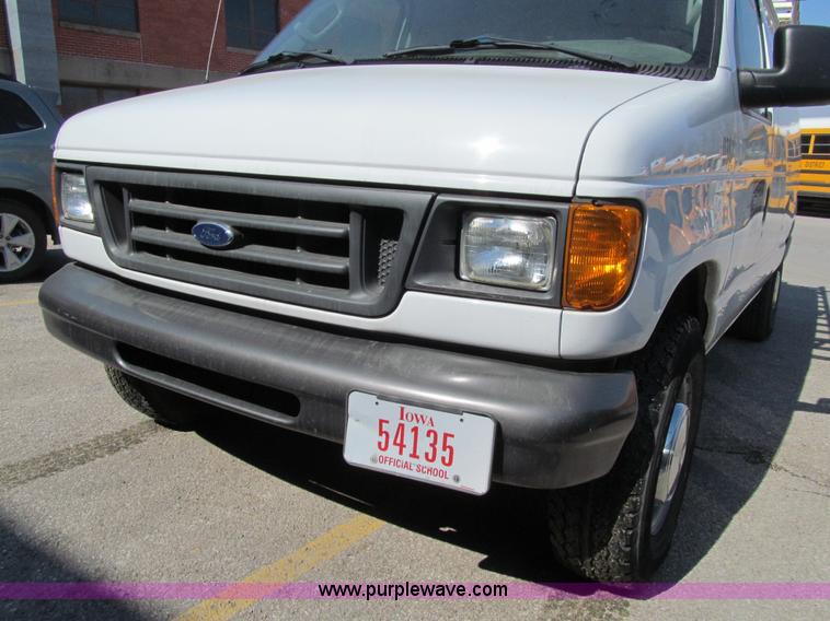 image for item K5518 2003 Ford E250 van