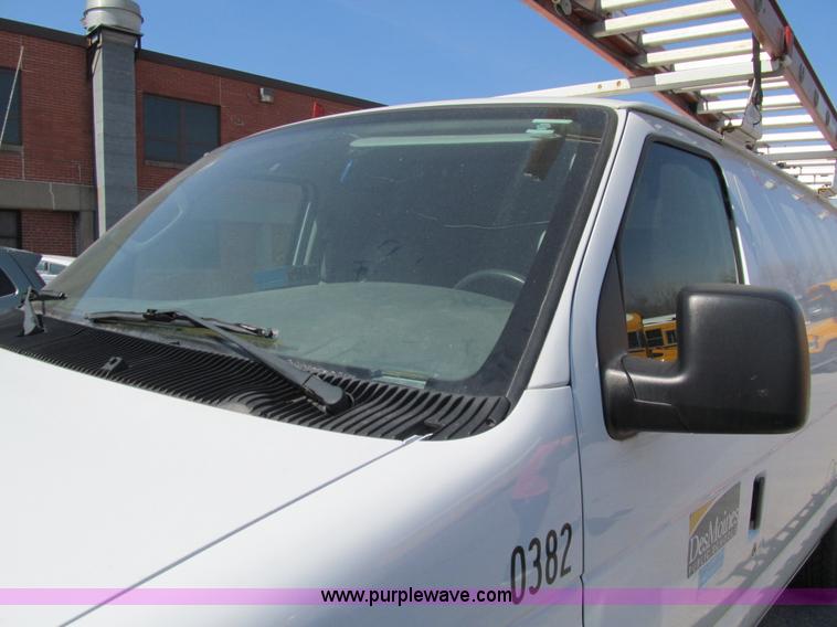 image for item K5518 2003 Ford E250 van