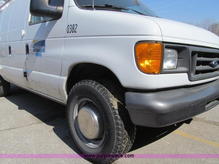 image for item K5518 2003 Ford E250 van