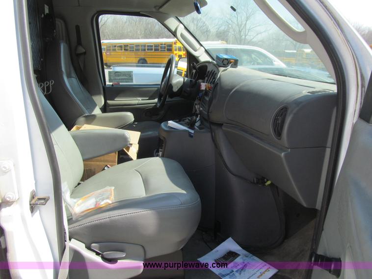 image for item K5518 2003 Ford E250 van