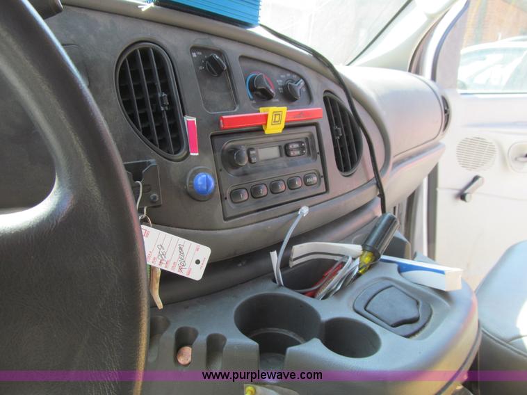 image for item K5518 2003 Ford E250 van