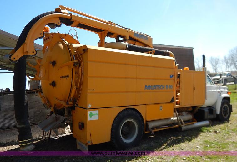 image for item K7333 1987 GMC TopKick vacuum truck