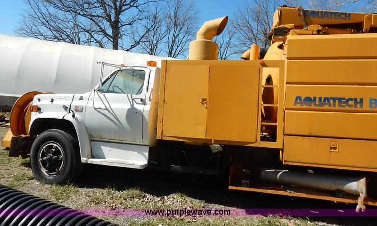 image for item K7333 1987 GMC TopKick vacuum truck