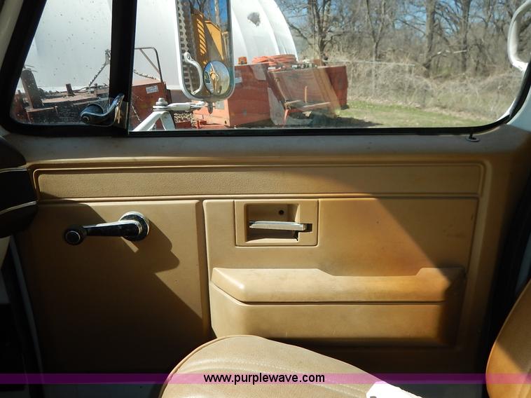 image for item K7333 1987 GMC TopKick vacuum truck