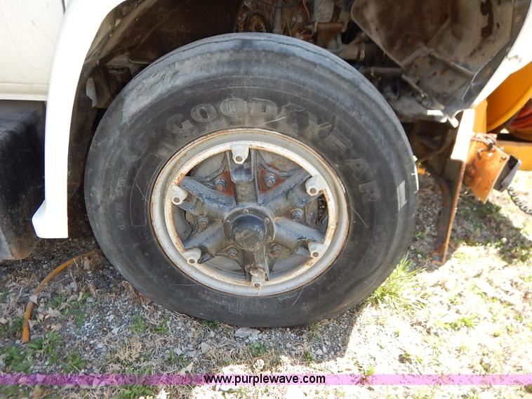 image for item K7333 1987 GMC TopKick vacuum truck