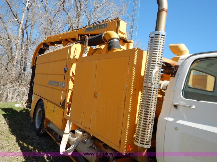 image for item K7333 1987 GMC TopKick vacuum truck